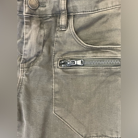 Blank NYC jeans low rise green/khaki color size 25​ - Picture 2 of 4